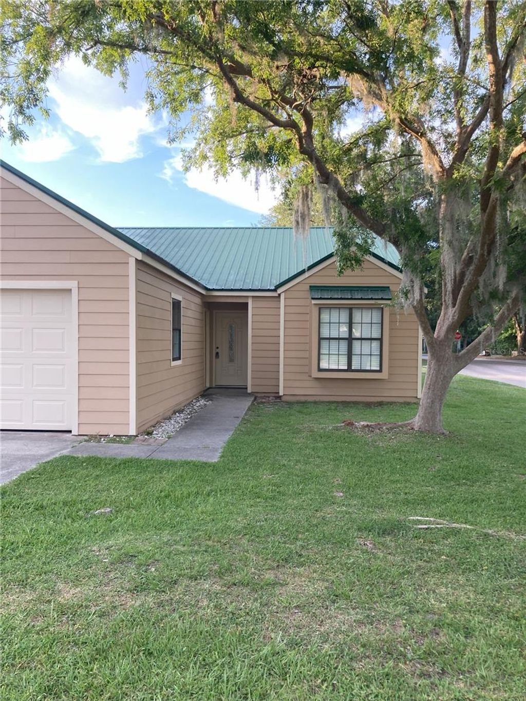 Photo of 1135 SW Fairfax Glen, Lake City, FL 32025 (MLS # A4676631)
