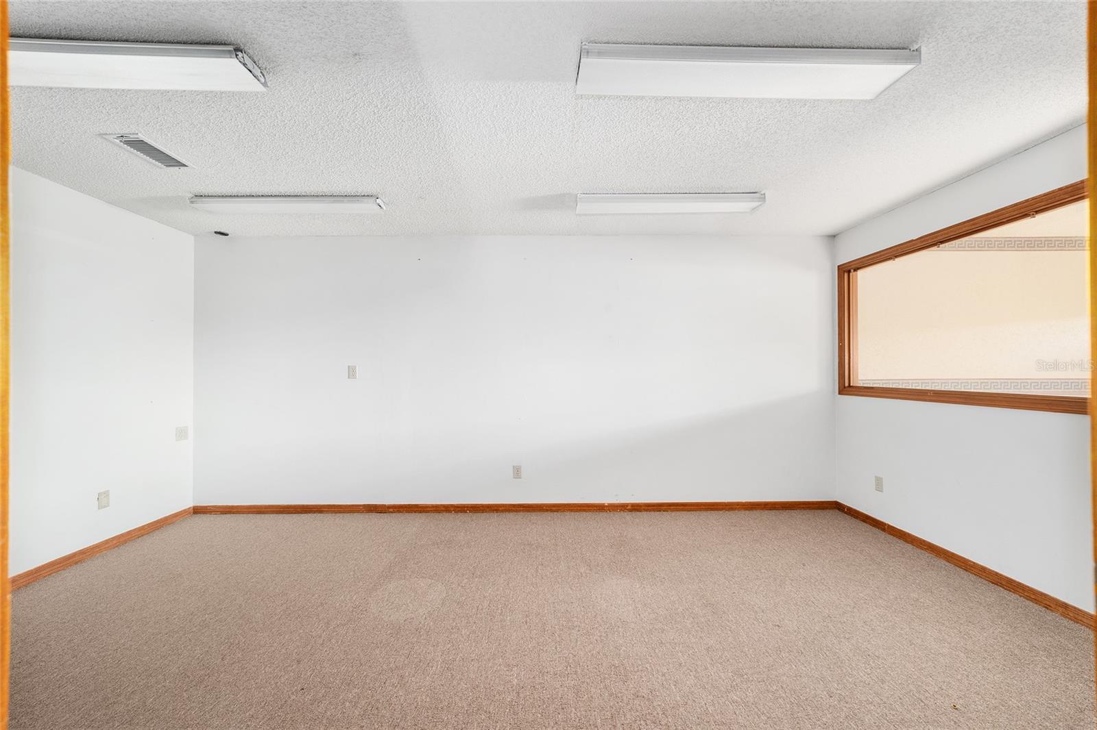 STARTING GATE OFFICE COMPLEX - Commercial Lease