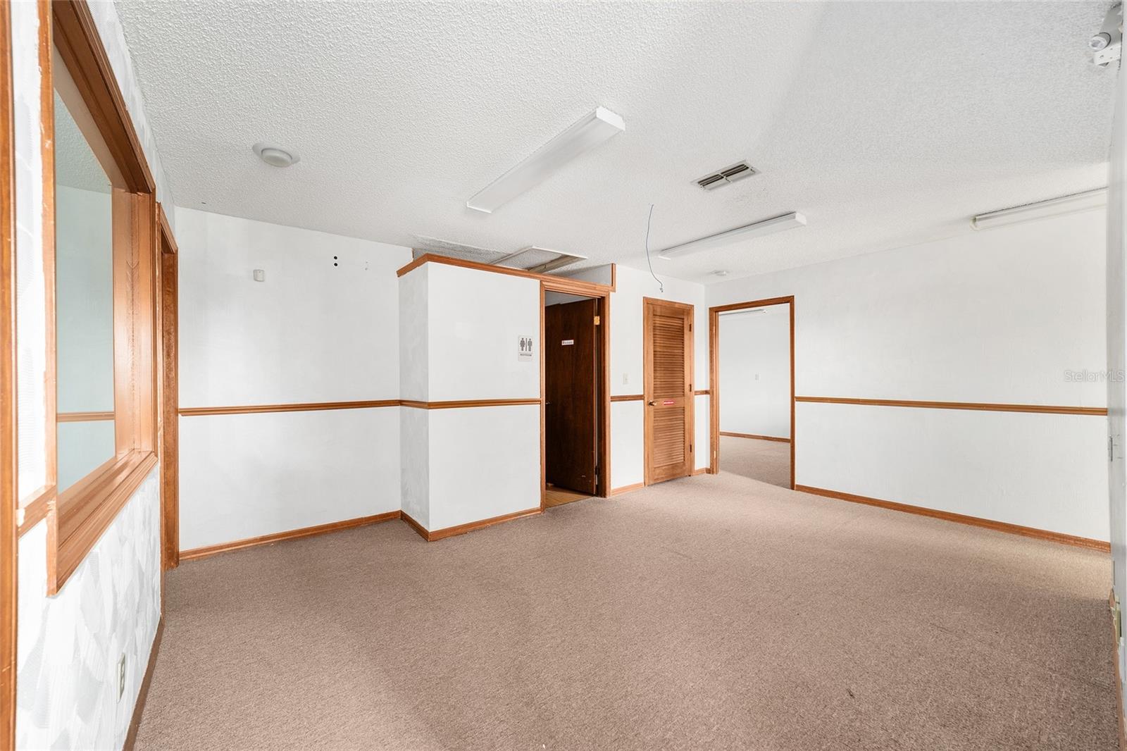 STARTING GATE OFFICE COMPLEX - Commercial Lease