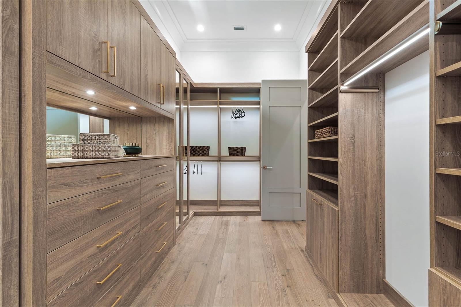 FOREST HILLS - Residential