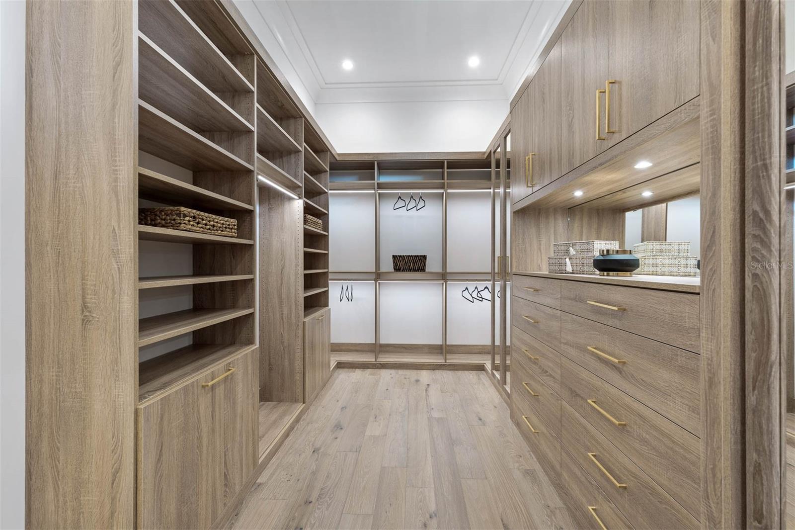 FOREST HILLS - Residential