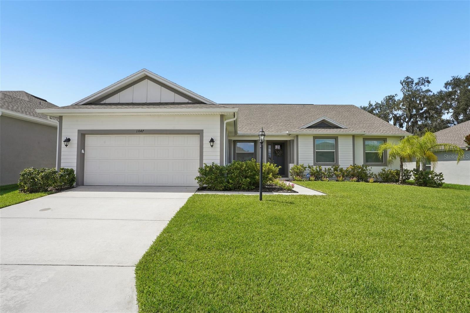 1047 WOODLAND OAKS DRIVE