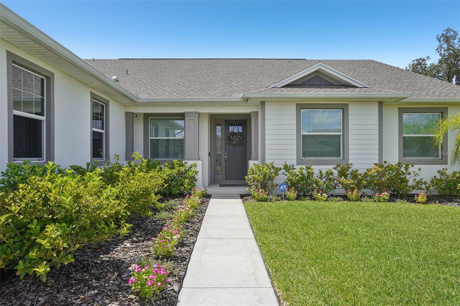 1047 WOODLAND OAKS DRIVE