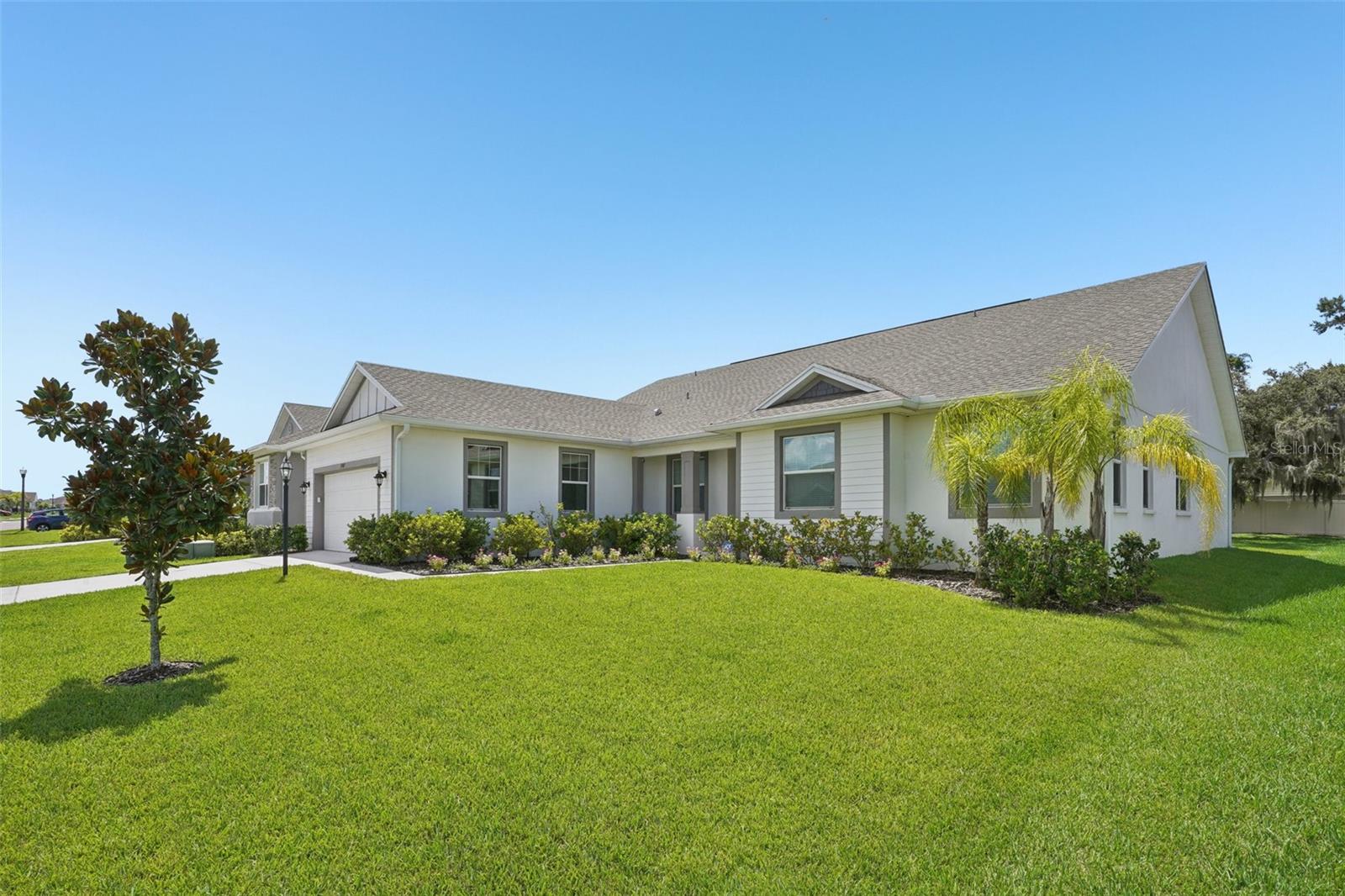 1047 WOODLAND OAKS DRIVE