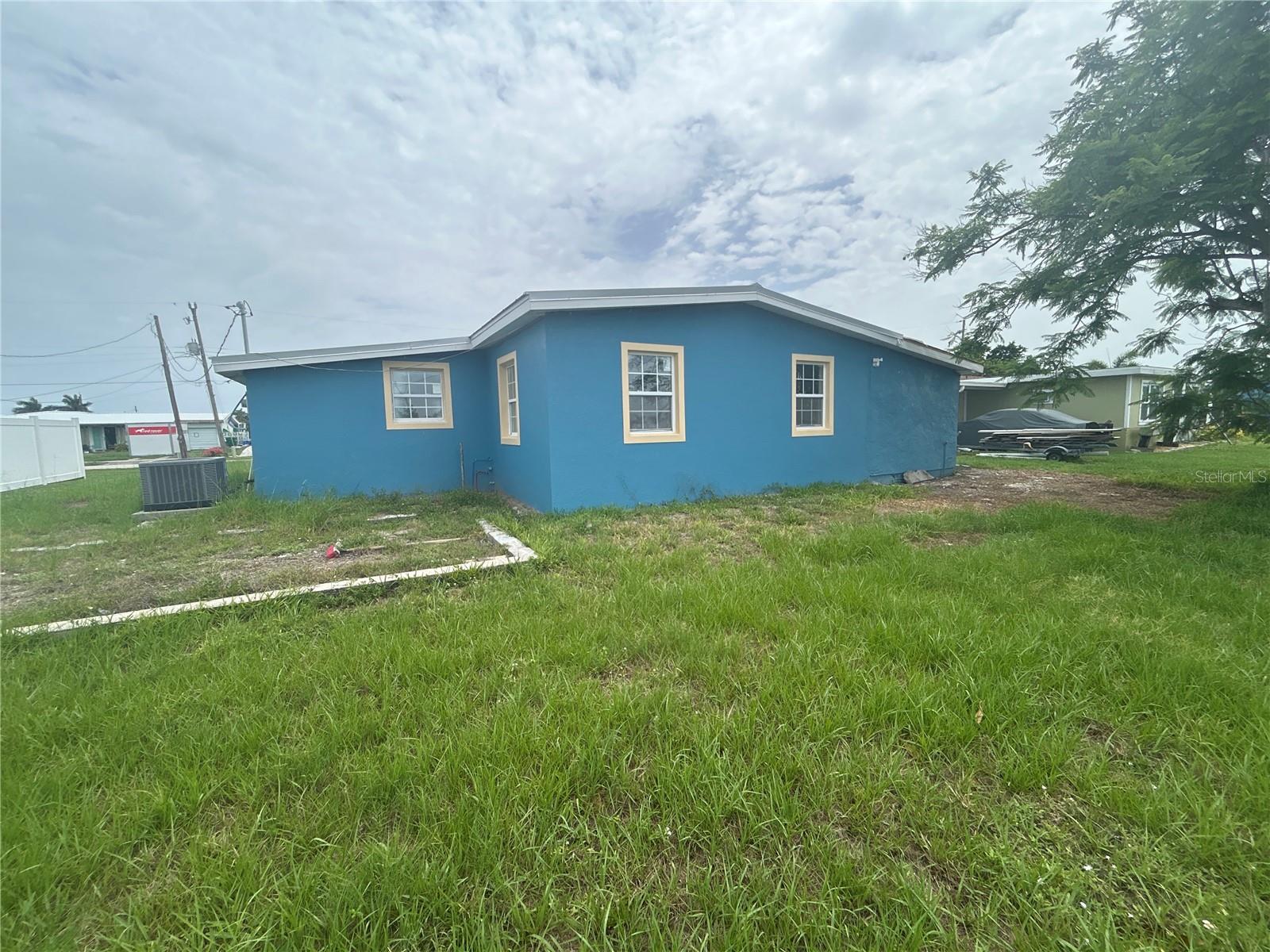 585 LINDLEY TERRACE