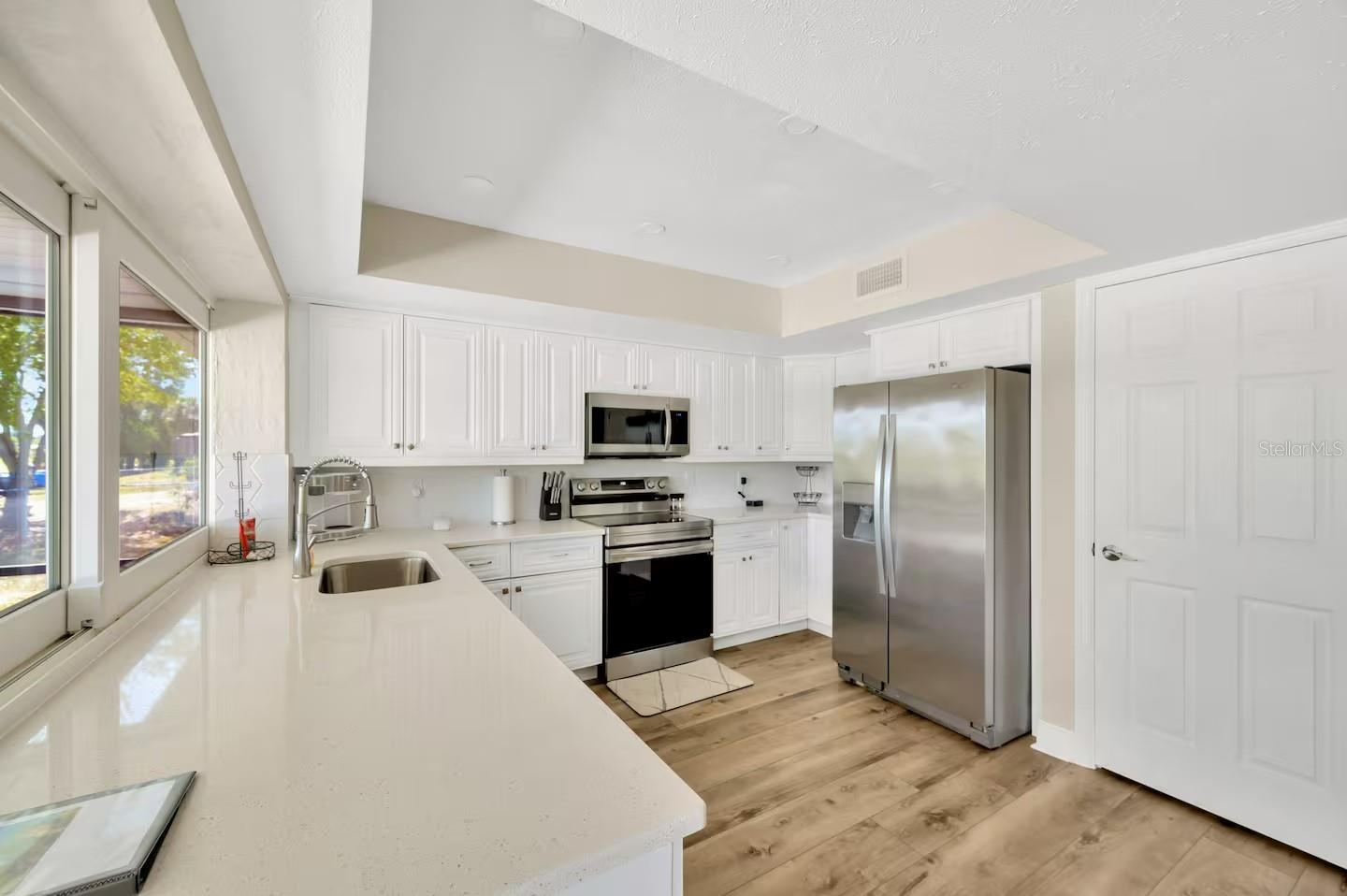 APOLLO BEACH UNIT SIX - Residential