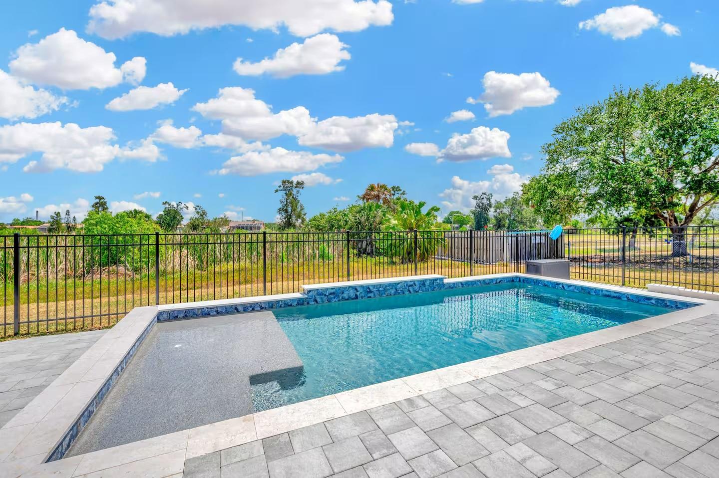 APOLLO BEACH UNIT SIX - Residential