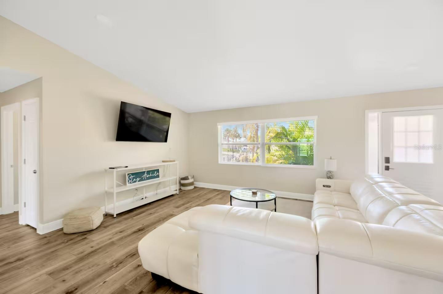 APOLLO BEACH UNIT SIX - Residential