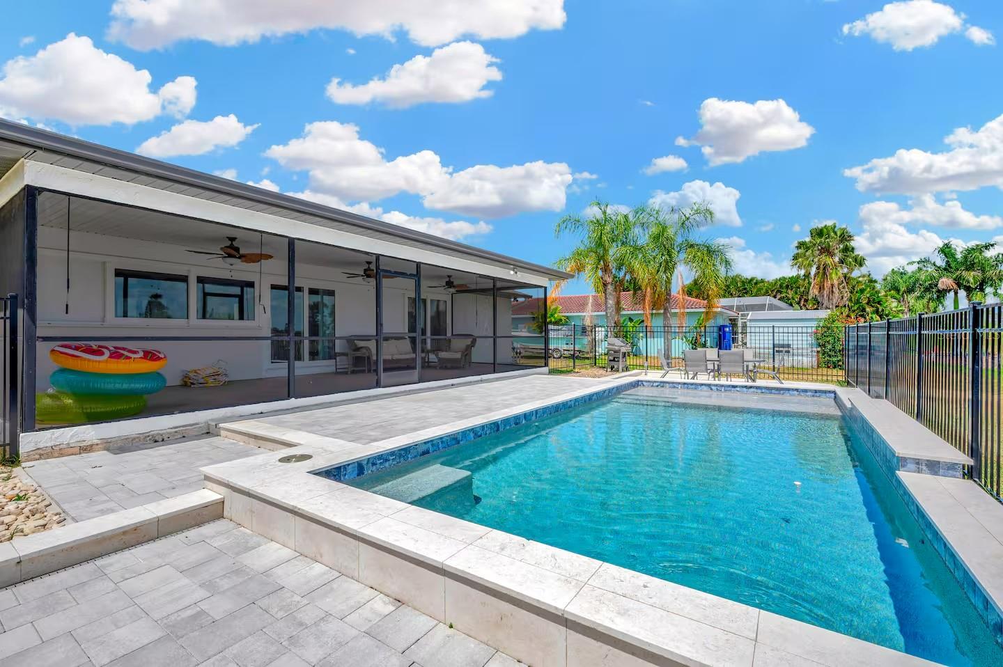 APOLLO BEACH UNIT SIX - Residential