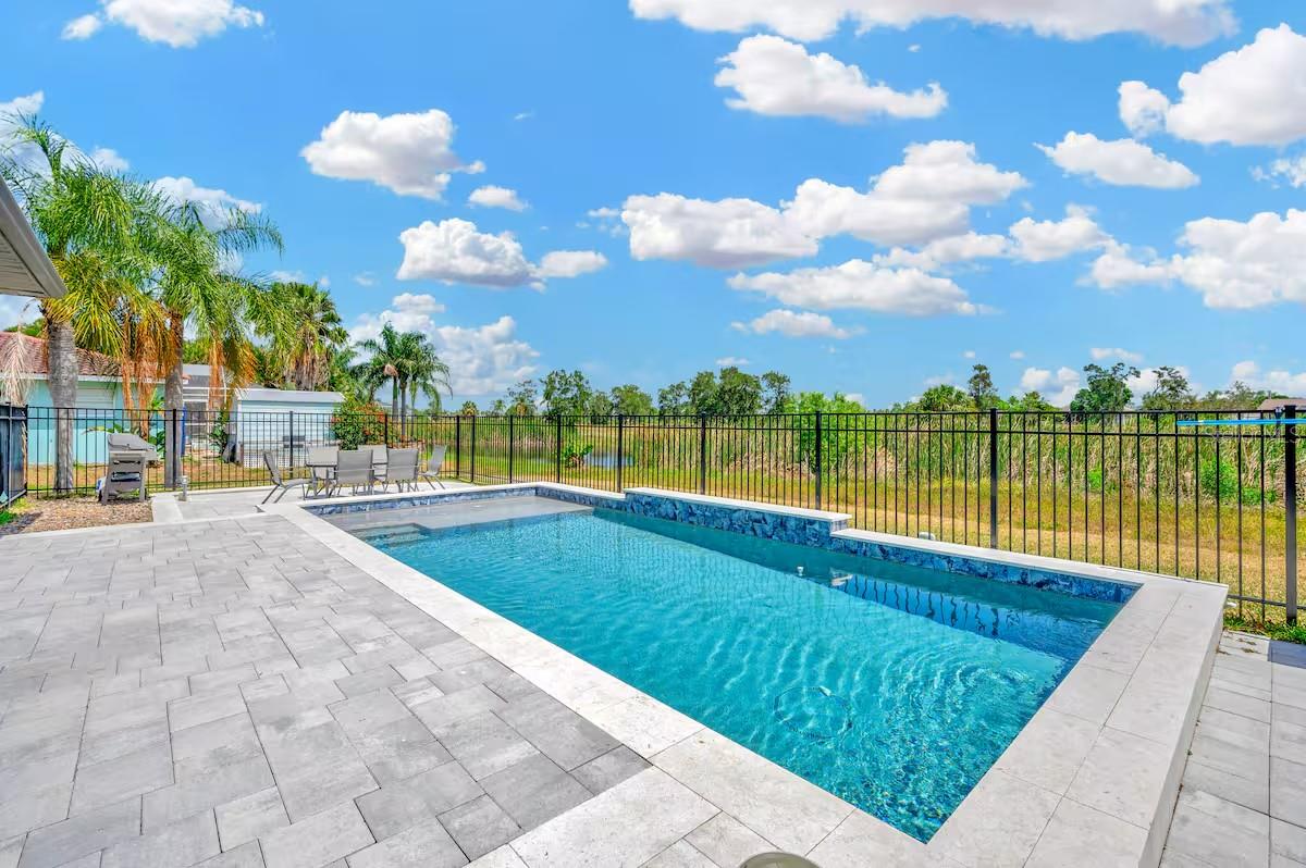 APOLLO BEACH UNIT SIX - Residential