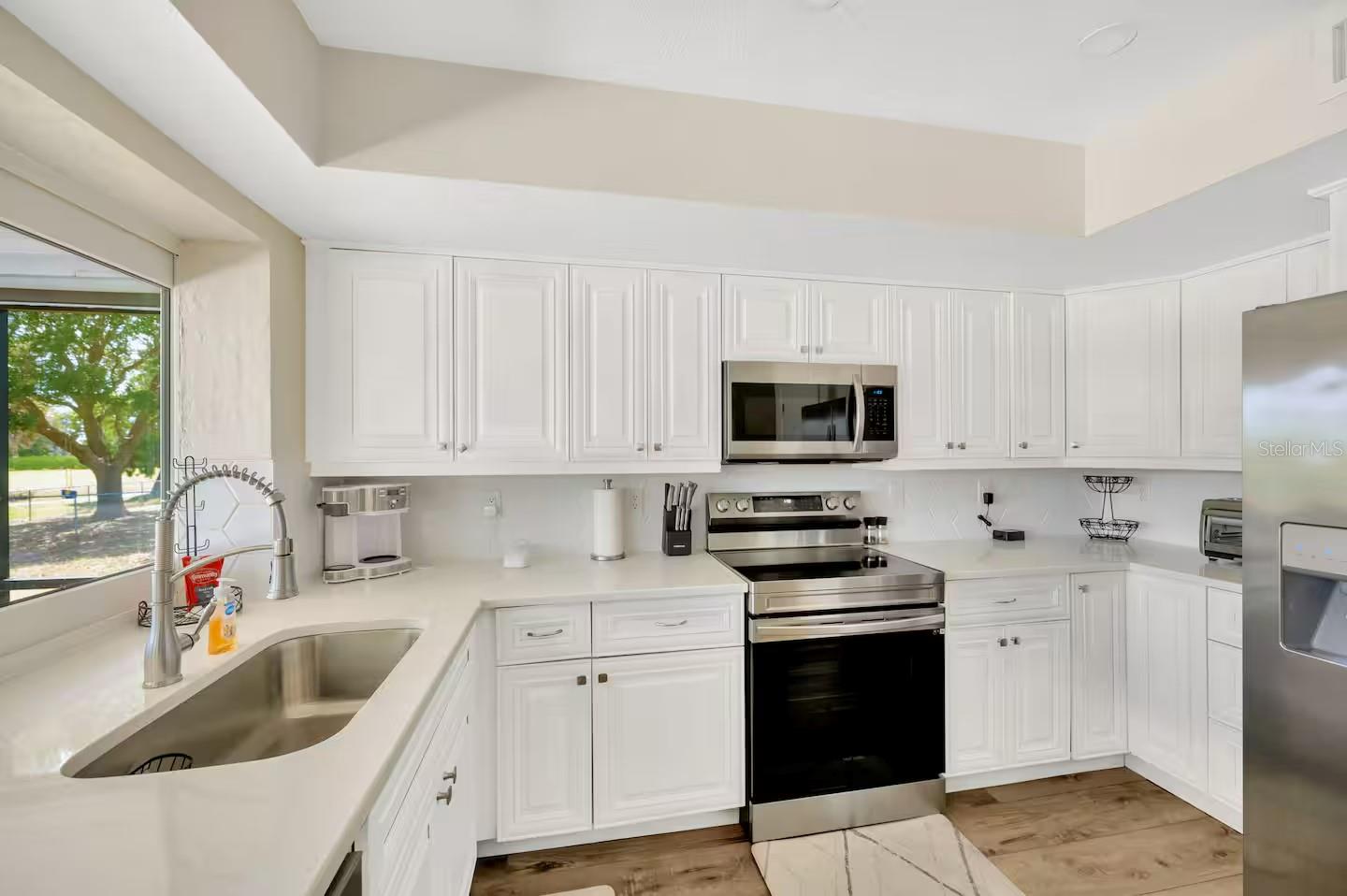 APOLLO BEACH UNIT SIX - Residential