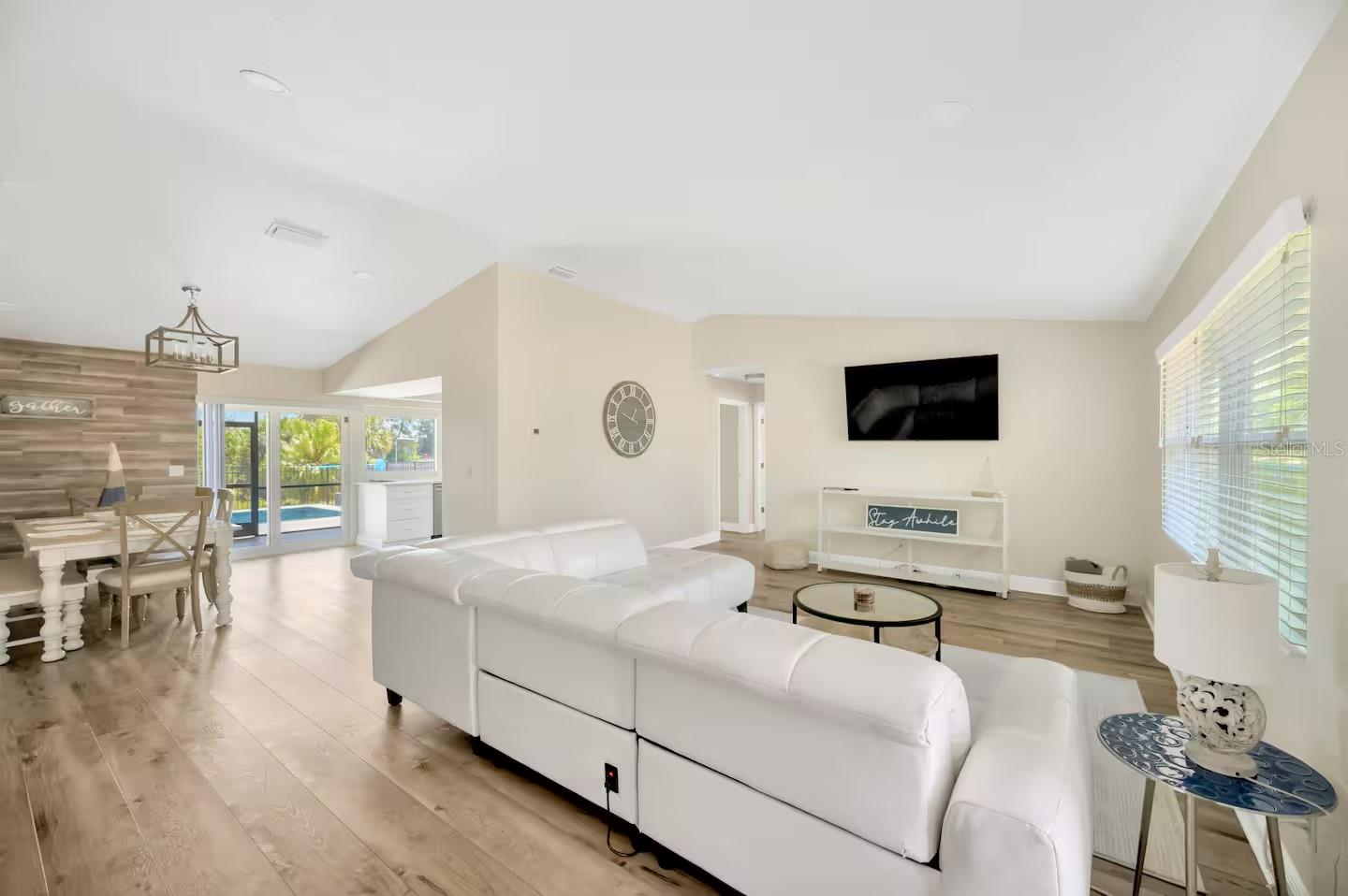 APOLLO BEACH UNIT SIX - Residential