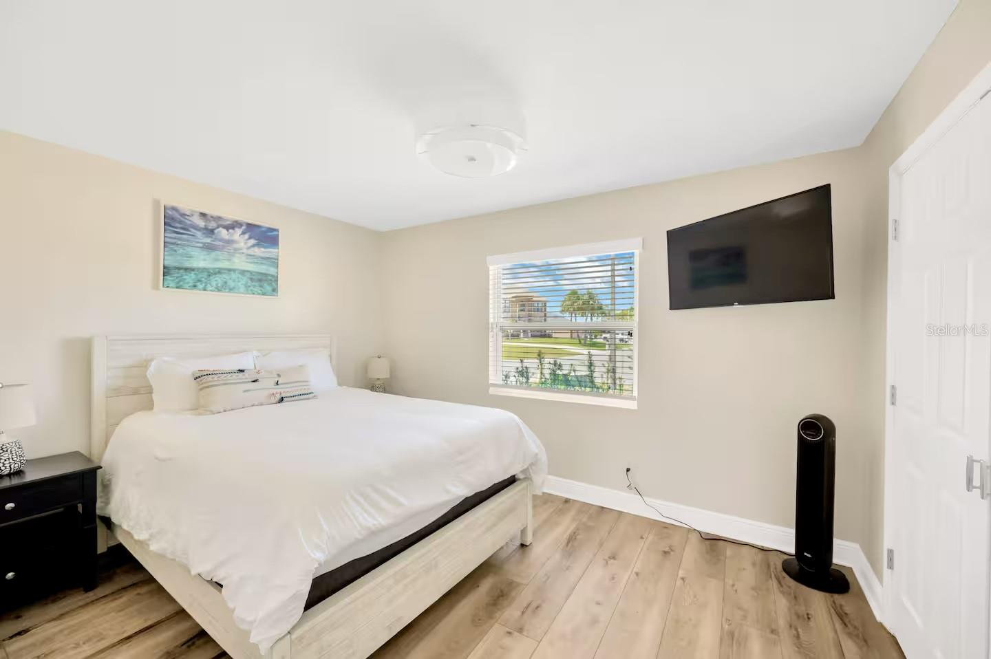 APOLLO BEACH UNIT SIX - Residential