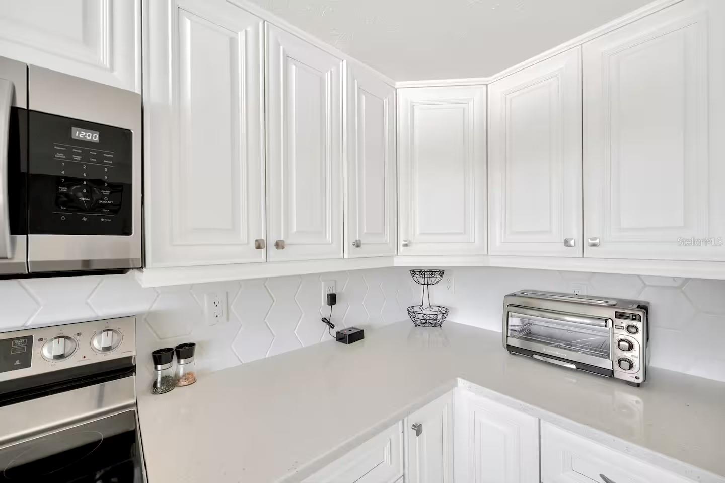 APOLLO BEACH UNIT SIX - Residential