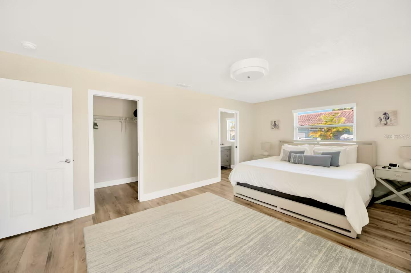 APOLLO BEACH UNIT SIX - Residential