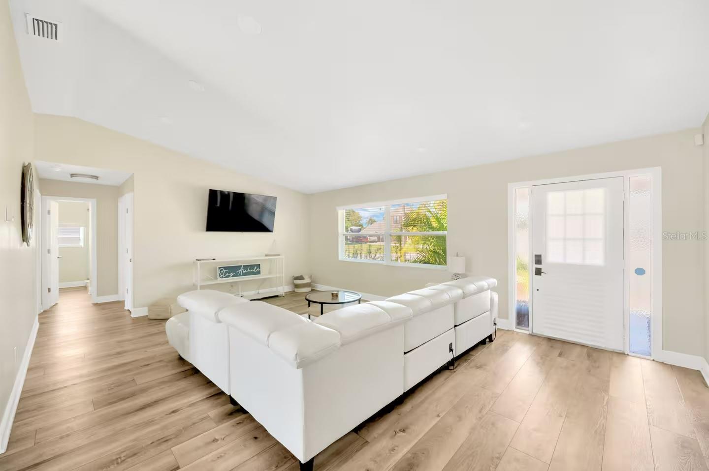 APOLLO BEACH UNIT SIX - Residential