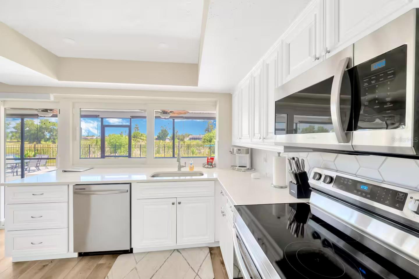 APOLLO BEACH UNIT SIX - Residential