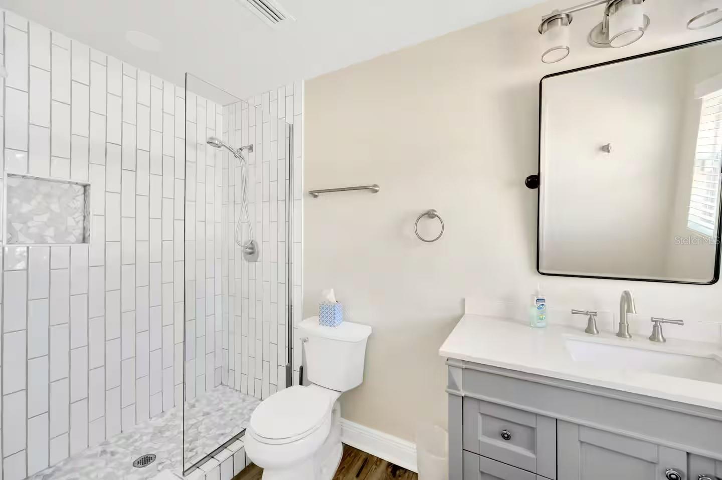 APOLLO BEACH UNIT SIX - Residential