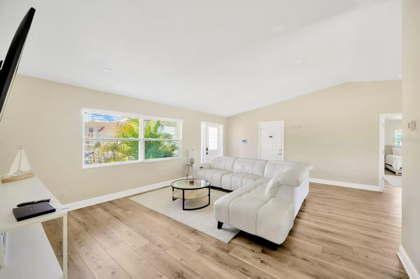 APOLLO BEACH UNIT SIX - Residential