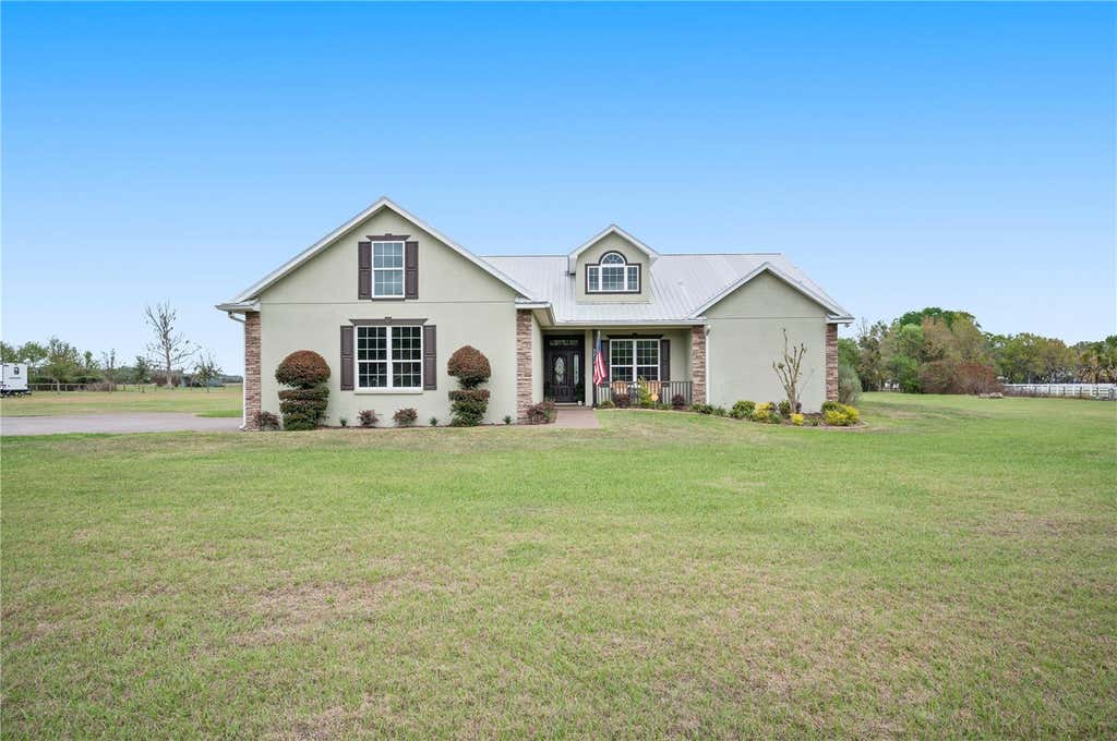 Photo of 3212 E Merrin Road, Plant City, FL 33567 (MLS # L4960051)