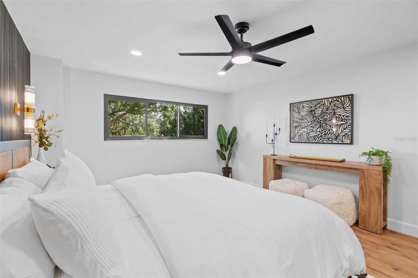 MOORINGS ON LAKE MAITLAND CONDO BLDG 05 - Residential