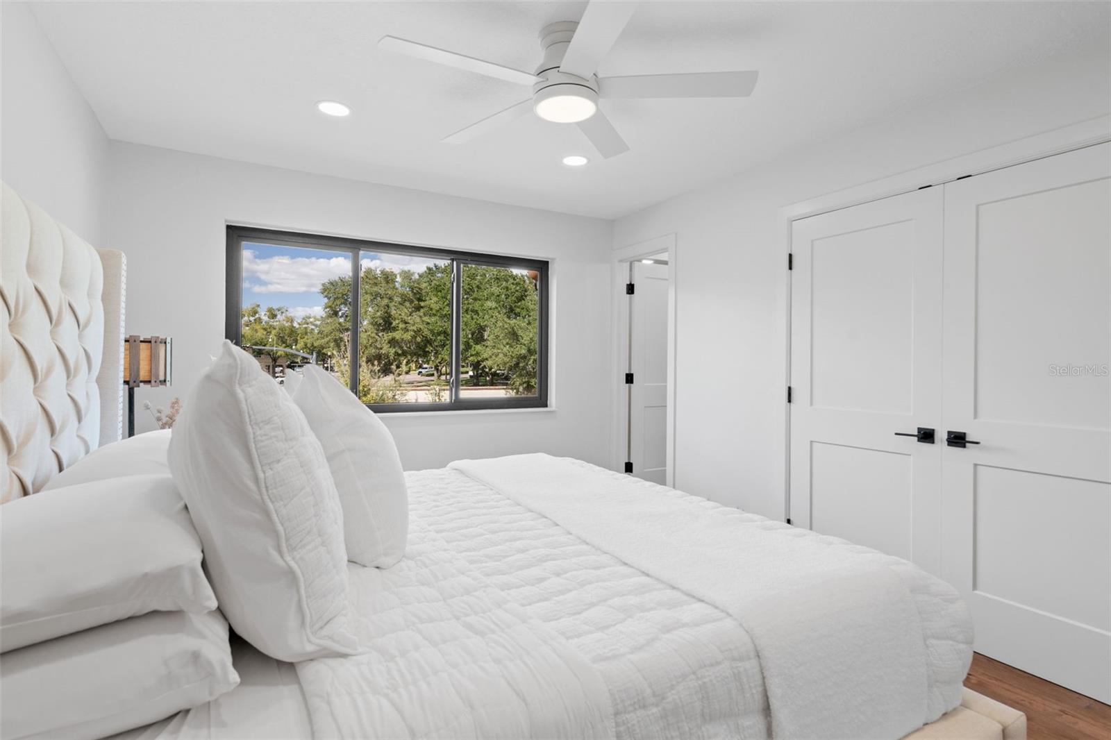 MOORINGS ON LAKE MAITLAND CONDO BLDG 05 - Residential