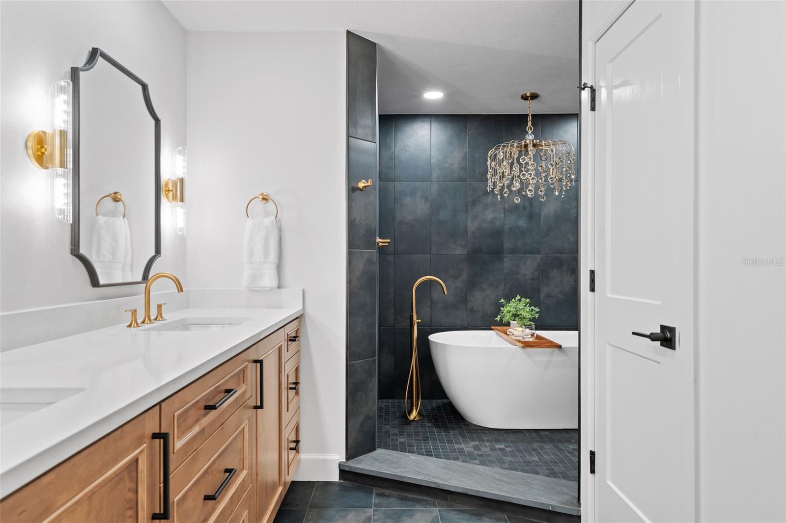 MOORINGS ON LAKE MAITLAND CONDO BLDG 05 - Residential