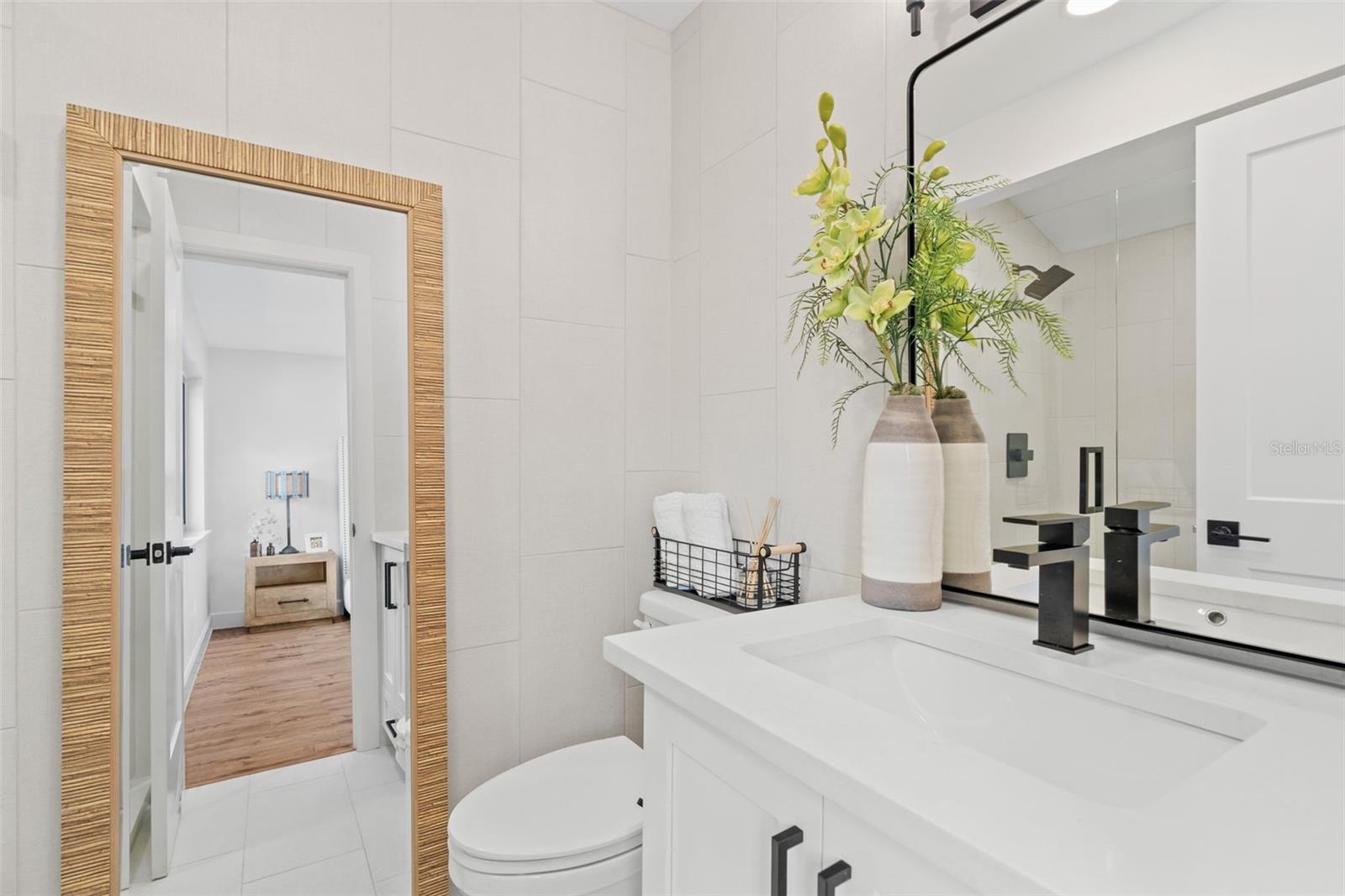 MOORINGS ON LAKE MAITLAND CONDO BLDG 05 - Residential