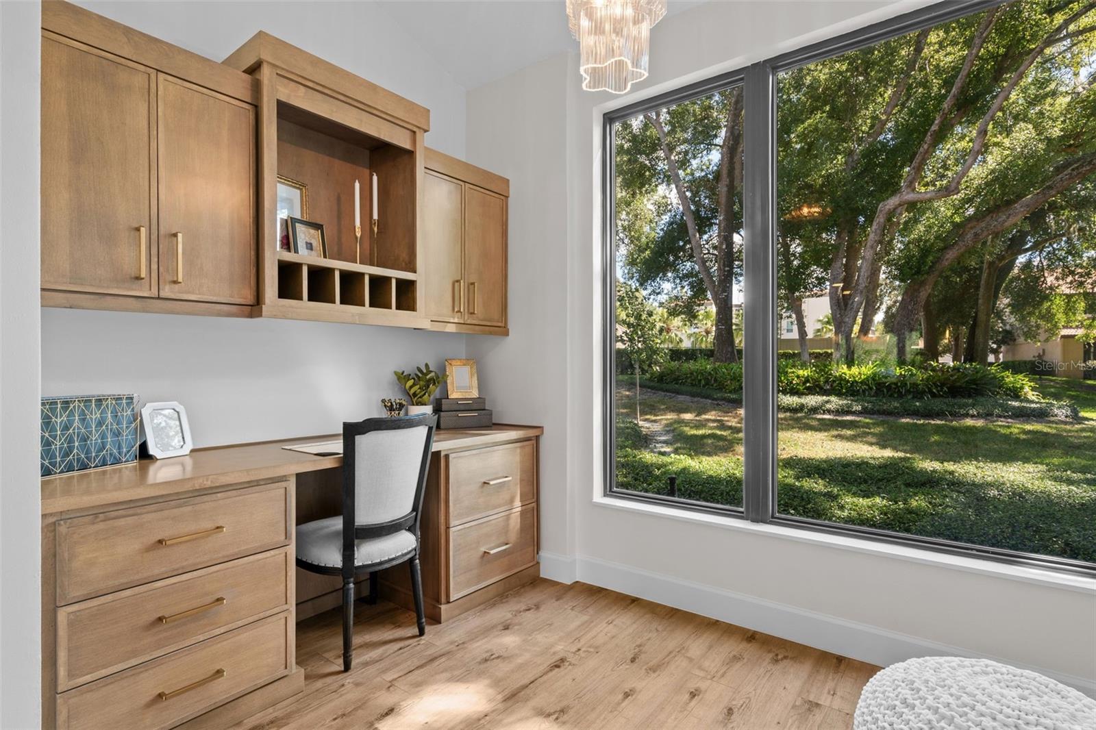 MOORINGS ON LAKE MAITLAND CONDO BLDG 05 - Residential