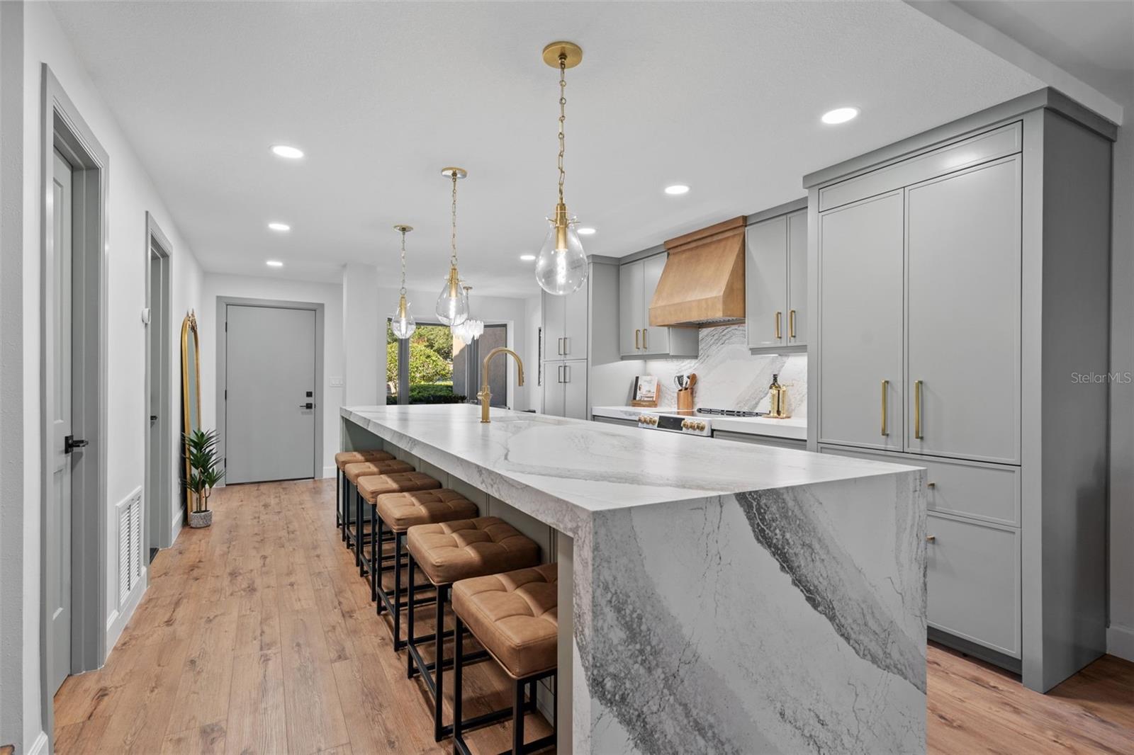 MOORINGS ON LAKE MAITLAND CONDO BLDG 05 - Residential