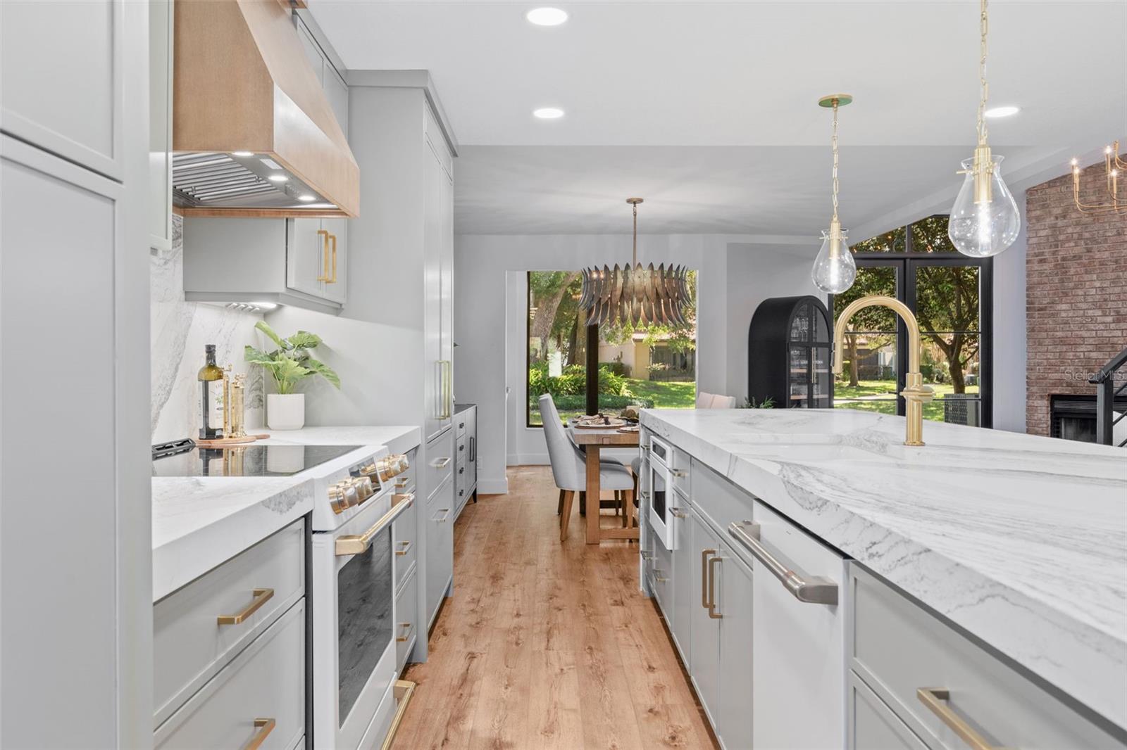 MOORINGS ON LAKE MAITLAND CONDO BLDG 05 - Residential