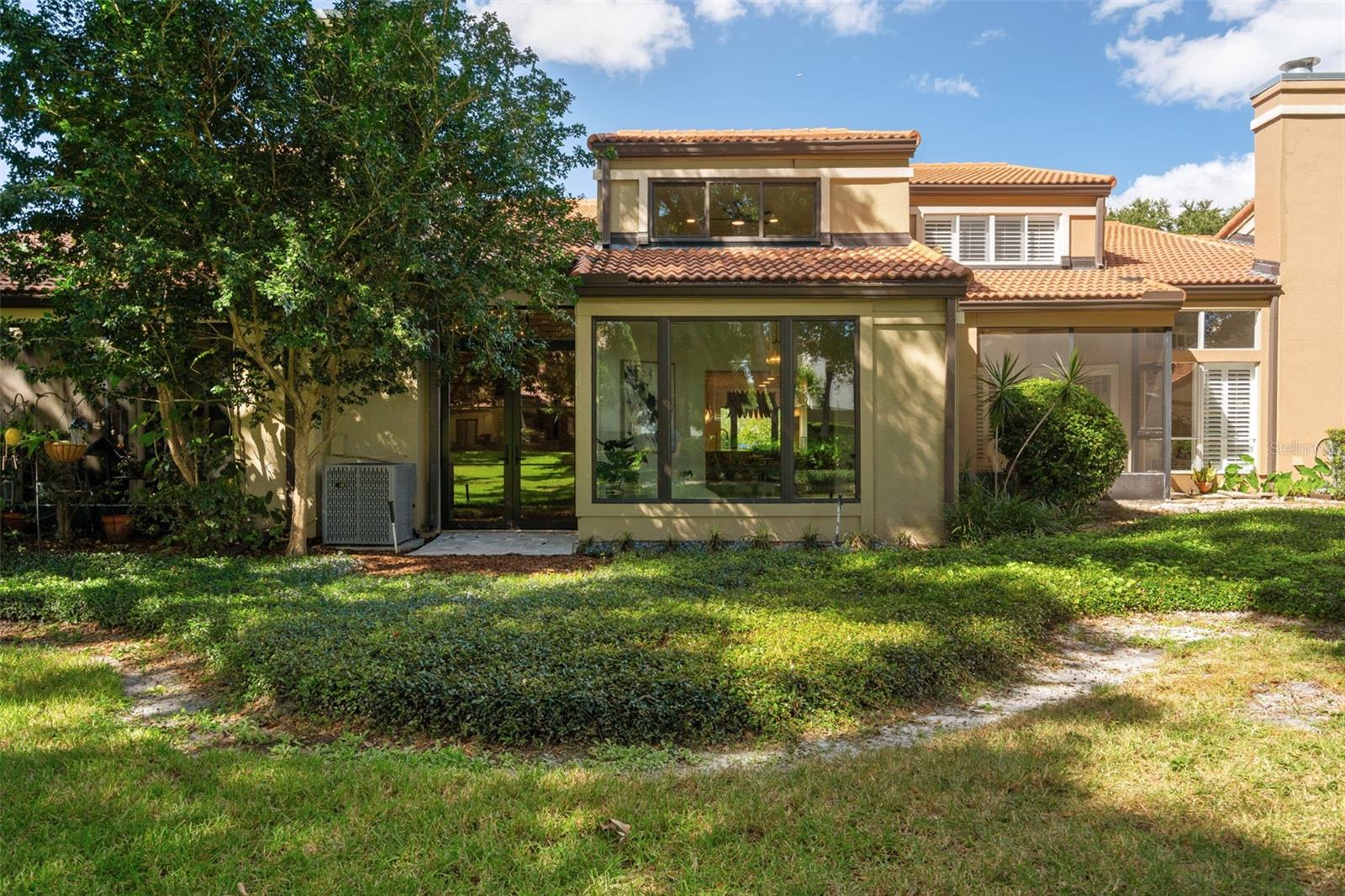 MOORINGS ON LAKE MAITLAND CONDO BLDG 05 - Residential