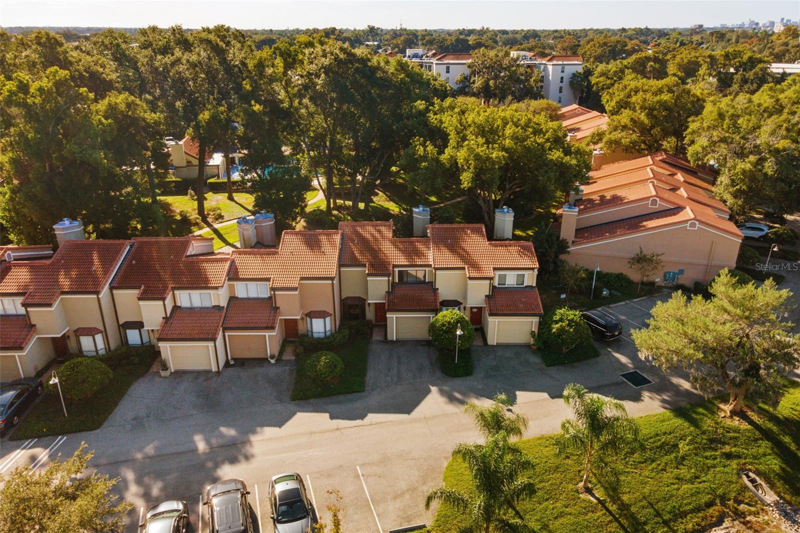 MOORINGS ON LAKE MAITLAND CONDO BLDG 05 - Residential