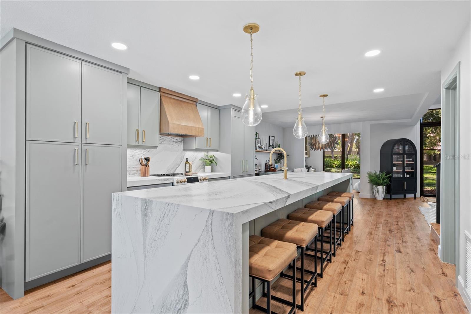 MOORINGS ON LAKE MAITLAND CONDO BLDG 05 - Residential