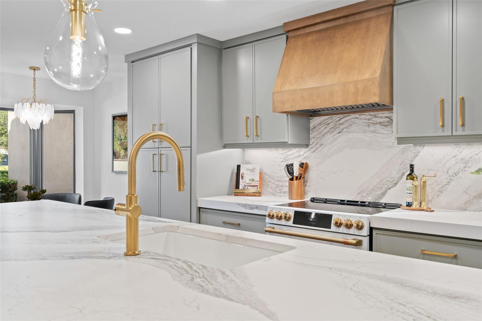 MOORINGS ON LAKE MAITLAND CONDO BLDG 05 - Residential