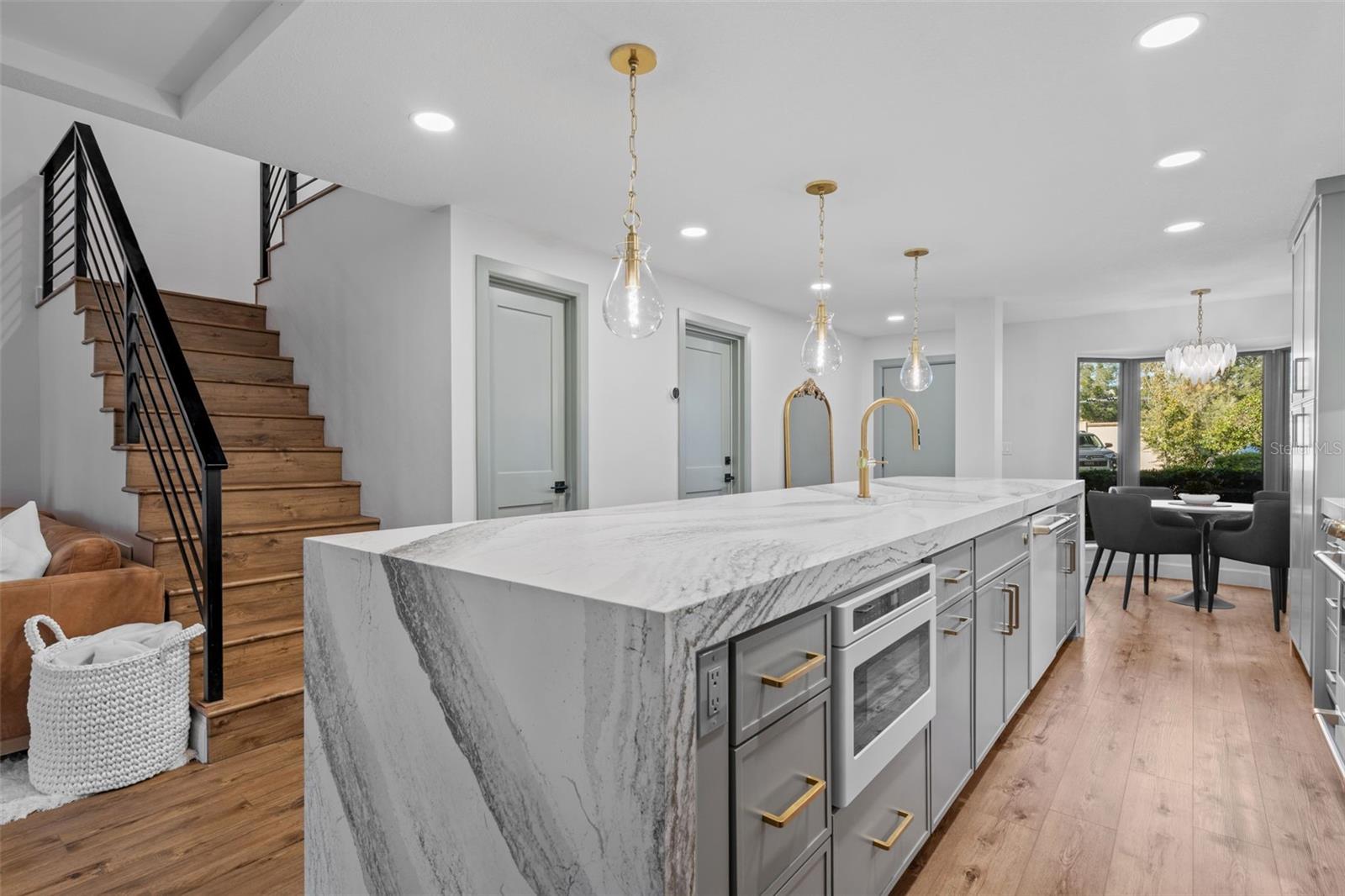 MOORINGS ON LAKE MAITLAND CONDO BLDG 05 - Residential