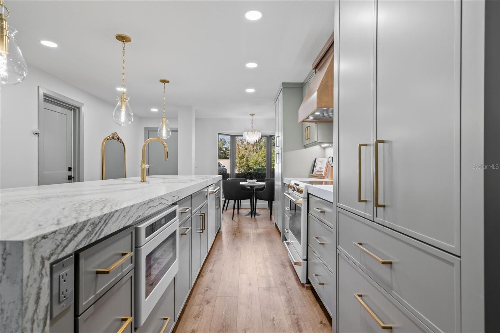 MOORINGS ON LAKE MAITLAND CONDO BLDG 05 - Residential