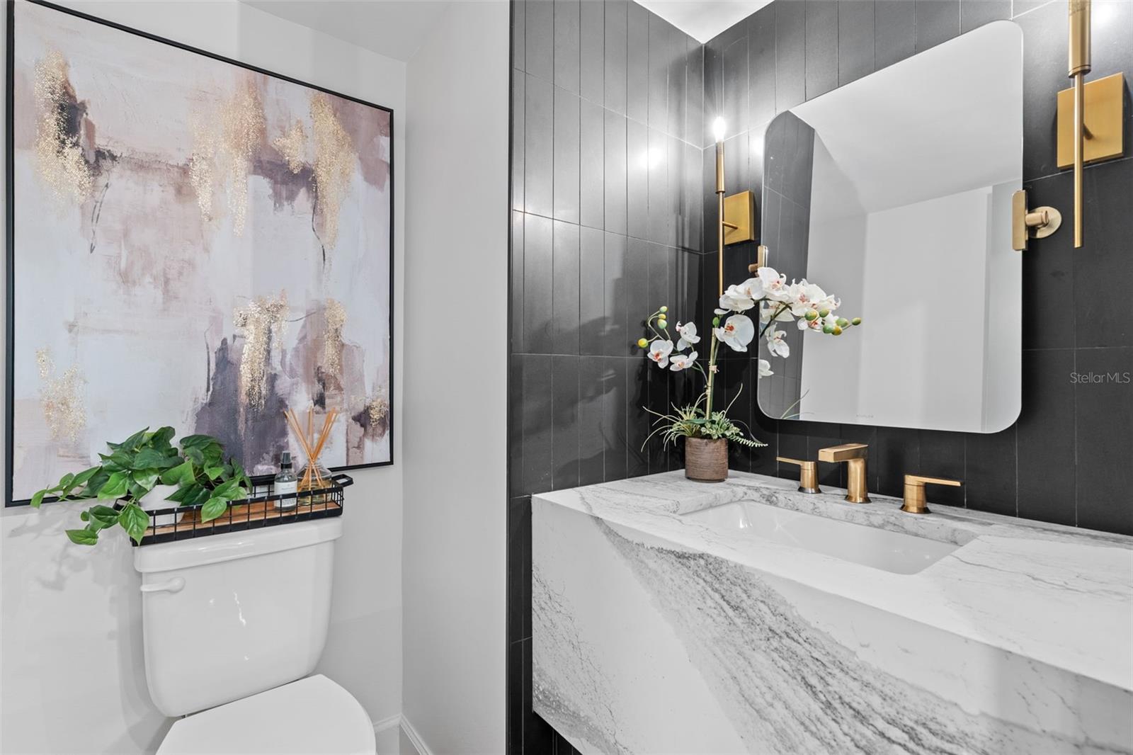 MOORINGS ON LAKE MAITLAND CONDO BLDG 05 - Residential