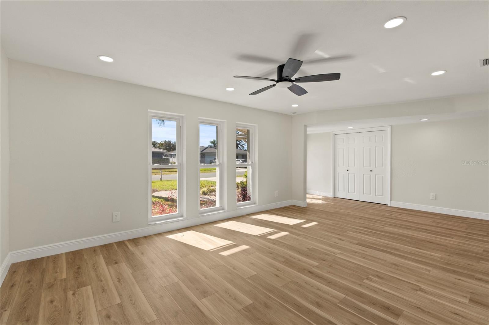 2186 WATERSIDE DRIVE