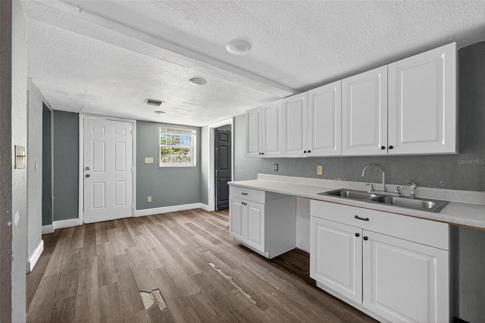 PINE HILLS MANOR 02 - Commercial Sale