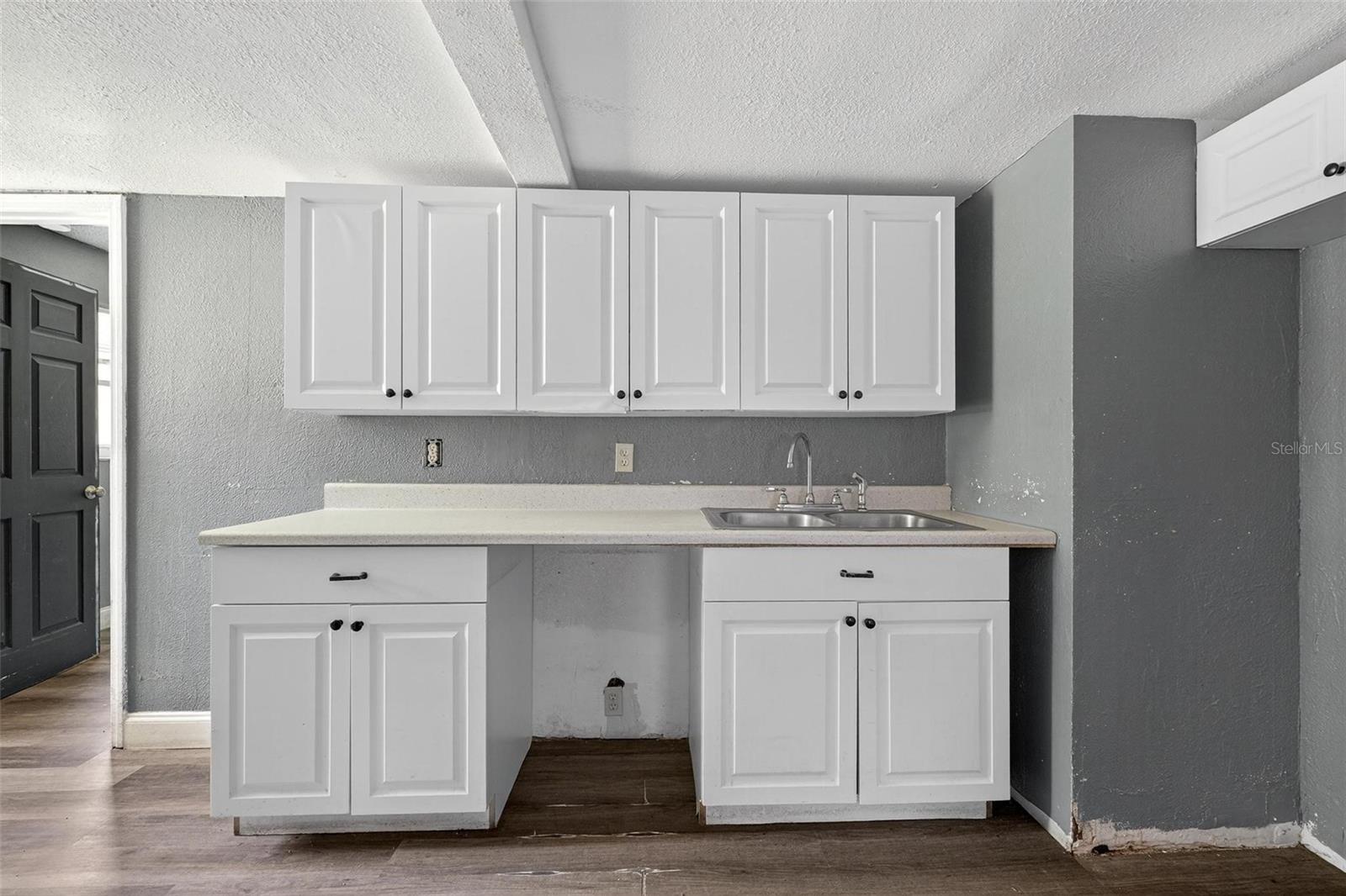 PINE HILLS MANOR 02 - Commercial Sale