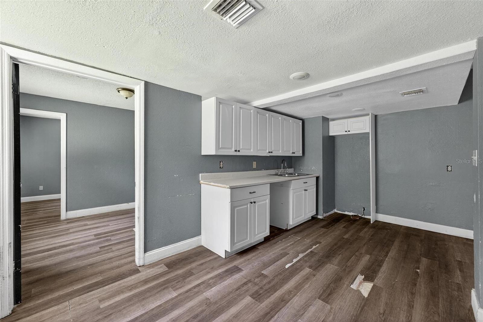 PINE HILLS MANOR 02 - Commercial Sale