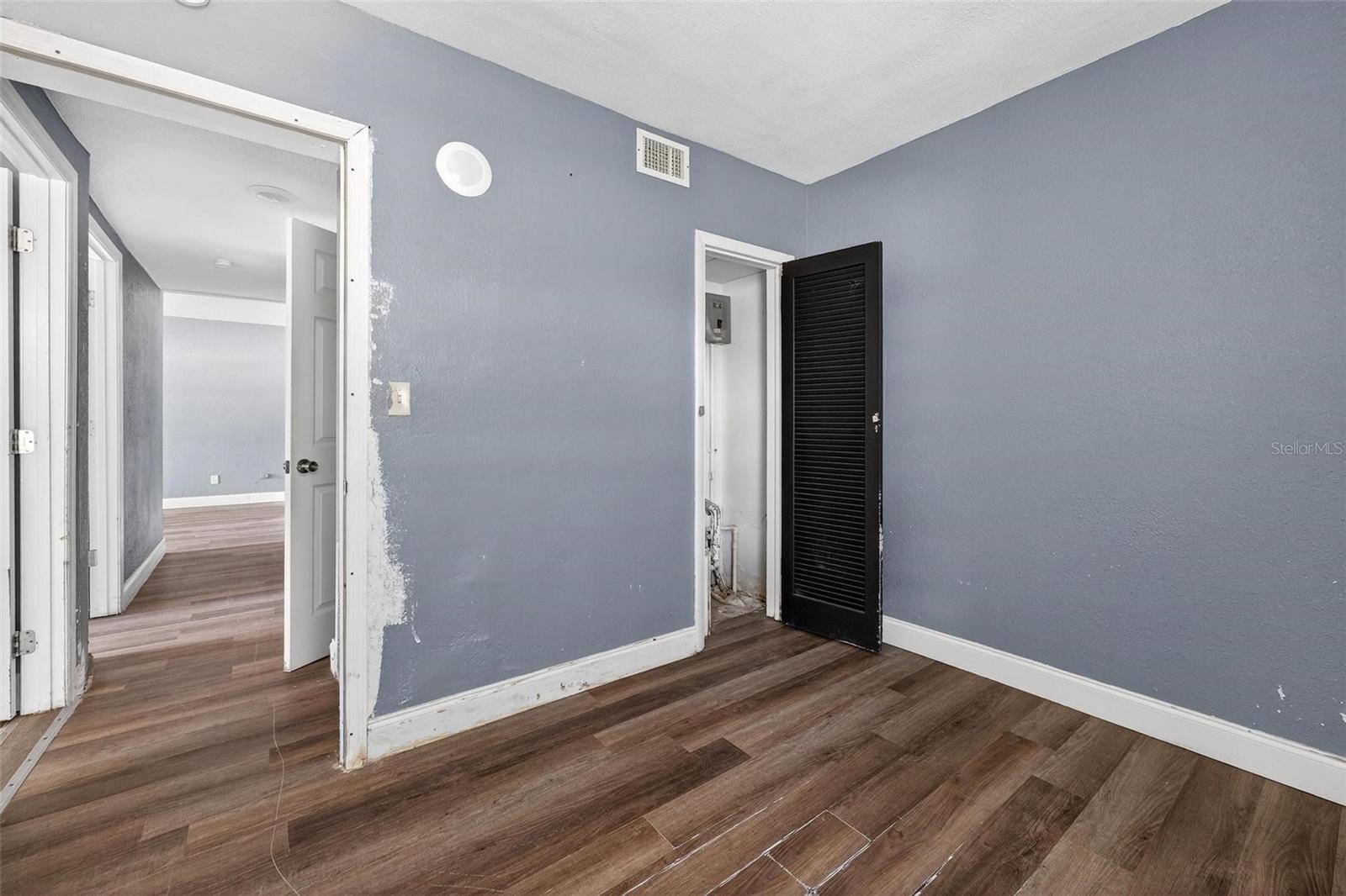 PINE HILLS MANOR 02 - Commercial Sale