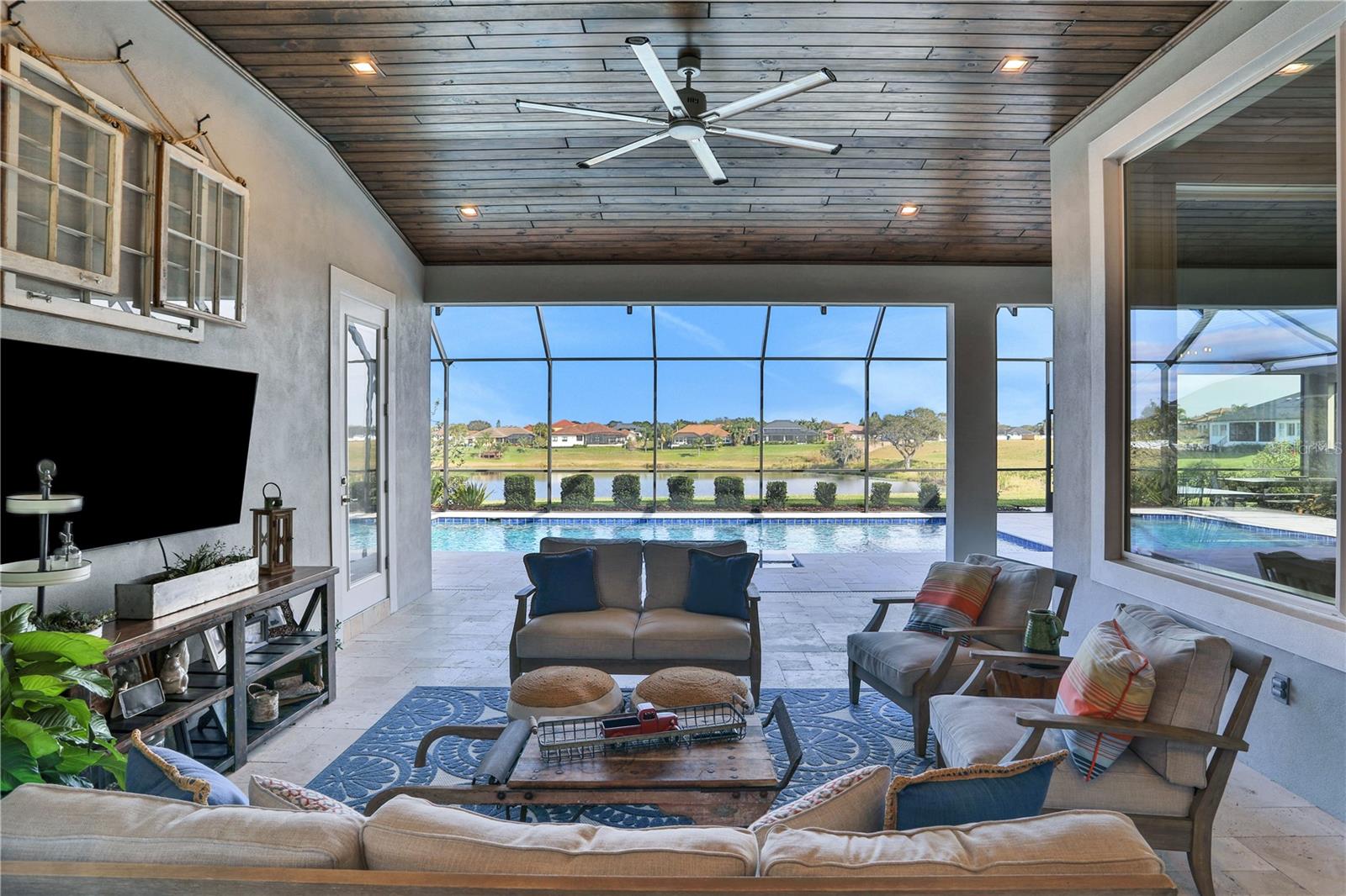 EMERALD PALMS - Residential