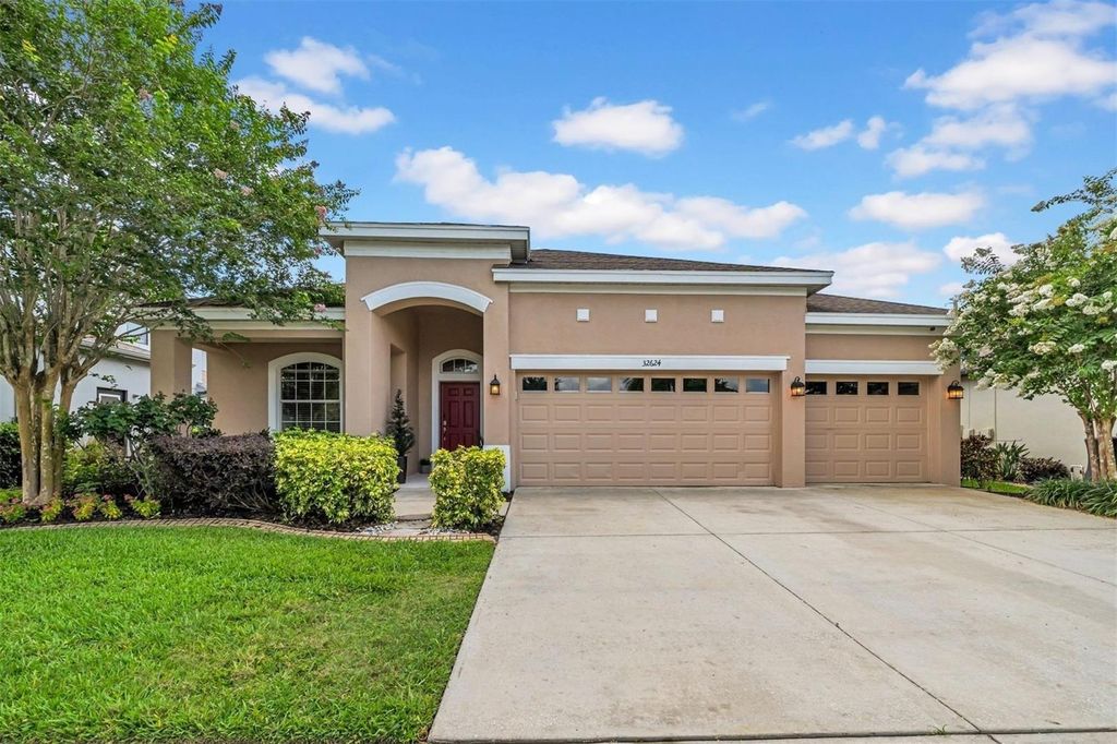 Photo of 32624 Summerglade Drive, Wesley Chapel, FL 33545 (MLS # TB8395789)