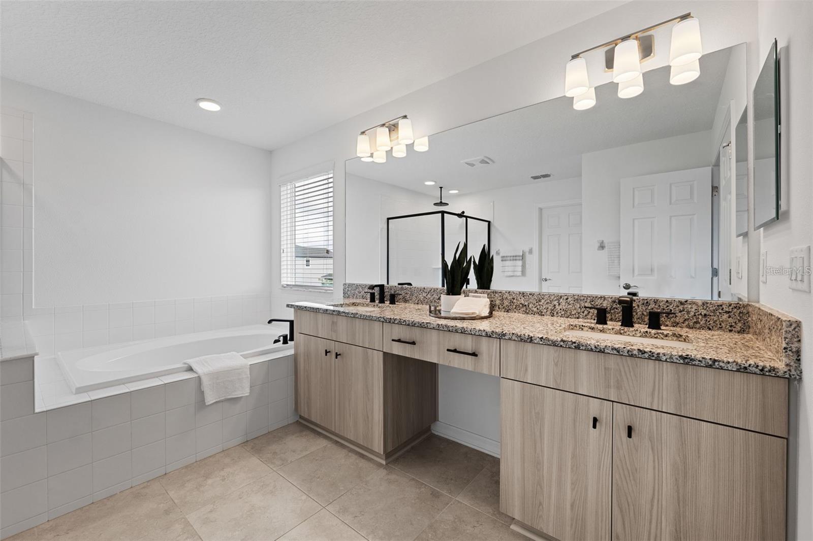 WHISPERING OAKS PRESERVE PH 1 - Residential