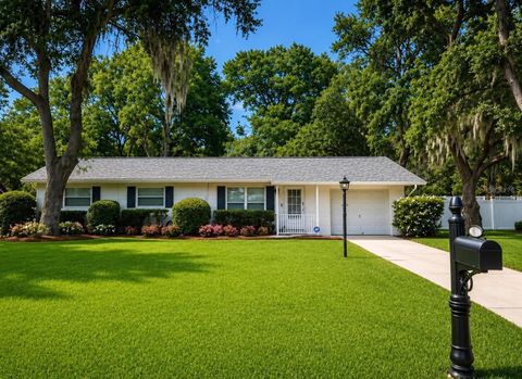 Photo of 9917 Nicoma Lane, Orlando, FL 32817 (MLS # O6401245)