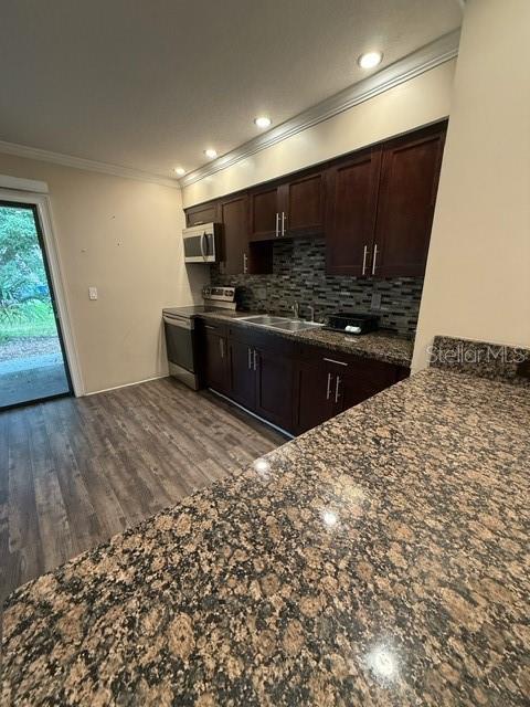 ROOSEVELT GROVES - Residential Lease