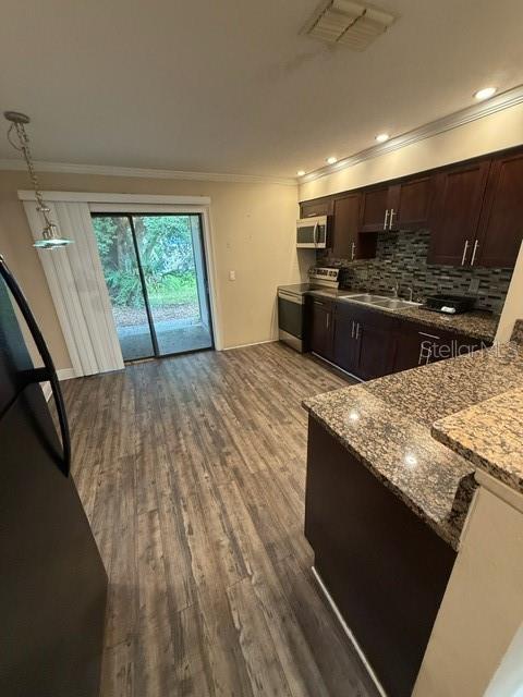 ROOSEVELT GROVES - Residential Lease