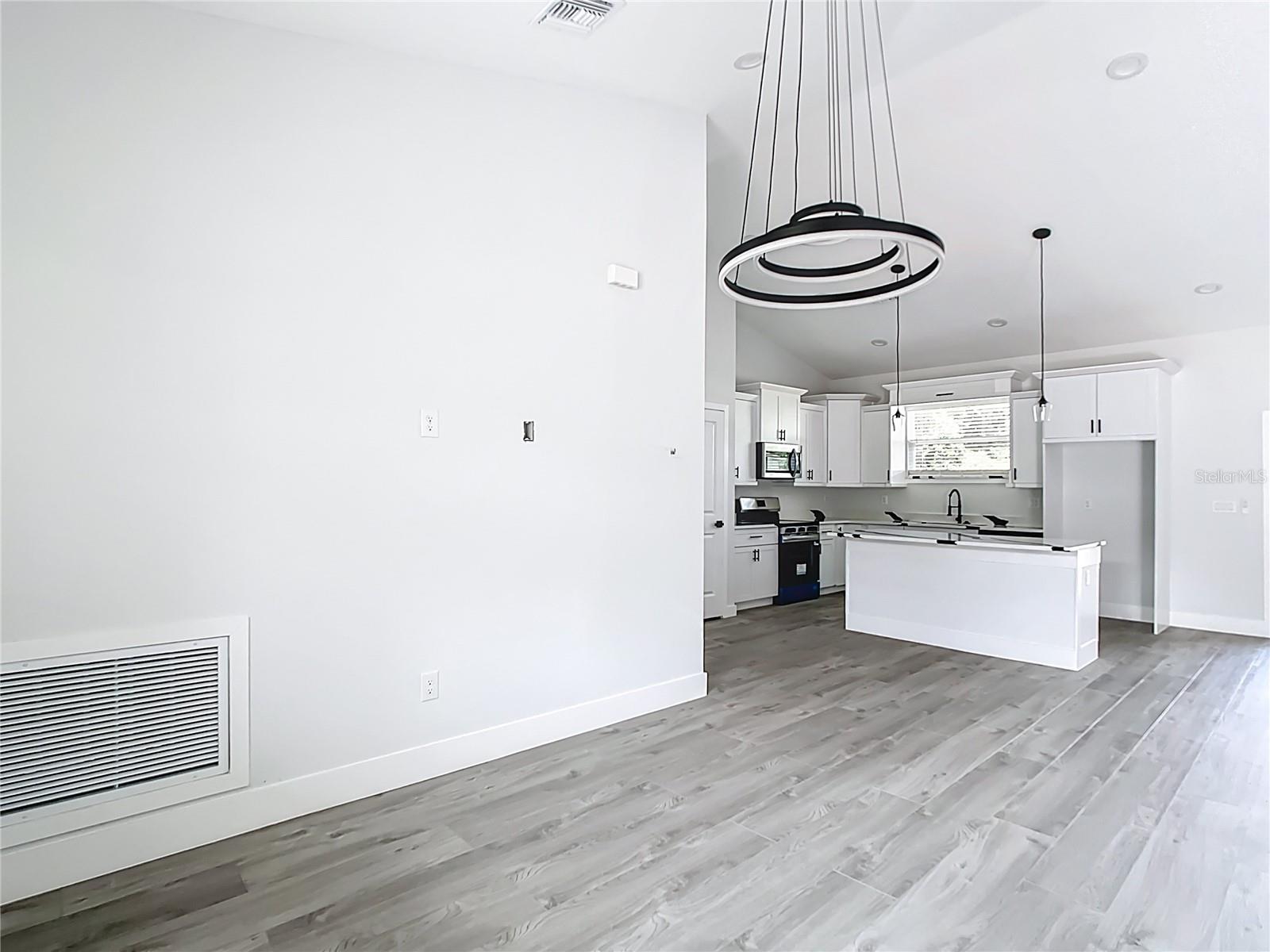 MARION OAKS - Residential